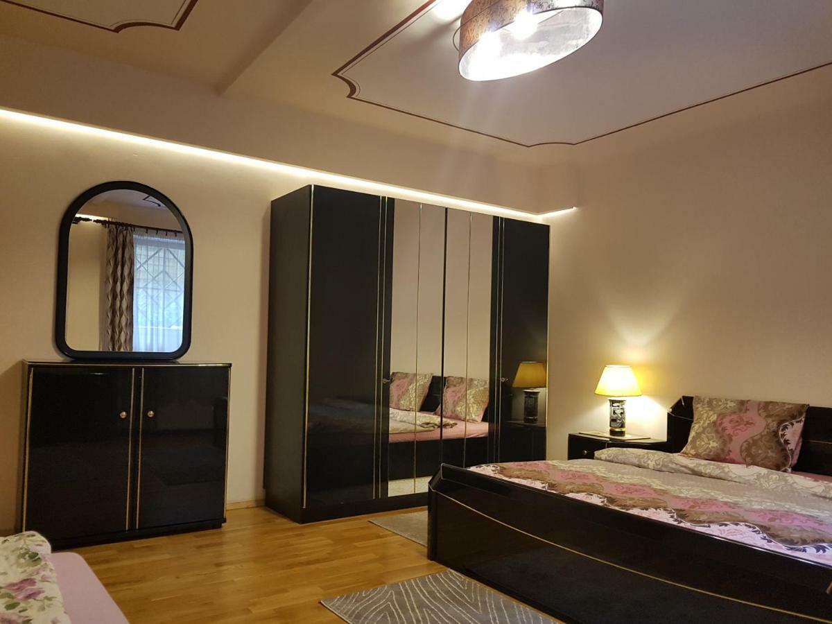 Palma Villa In City Park Budapest - Semi Suteren ภายนอก รูปภาพ